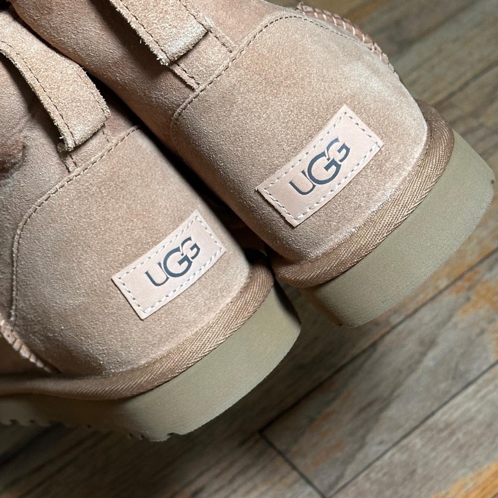 Brand New UGG Women's Classic Mini boot - Picture 5 of 6